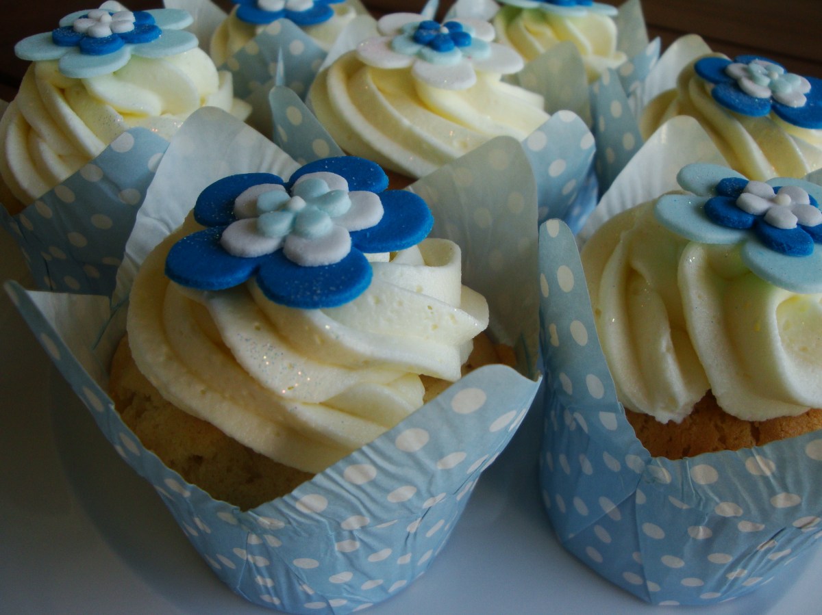 Funky Blue Flower Cupcakes