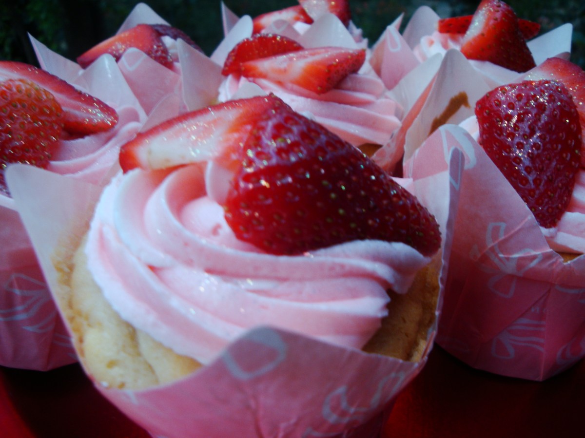 Strawberries and Cream Cupcakes