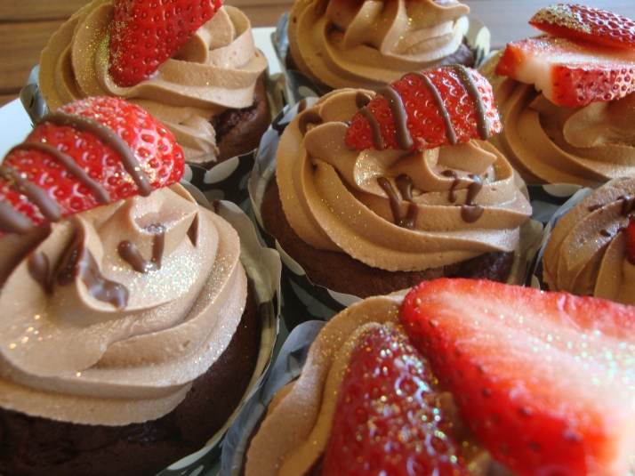 Strawberry & Dark Chocolate Cupcakes
