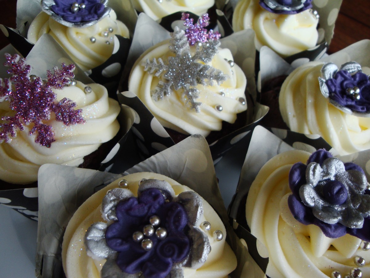 Christmas - Purple & Silver Cupcakes