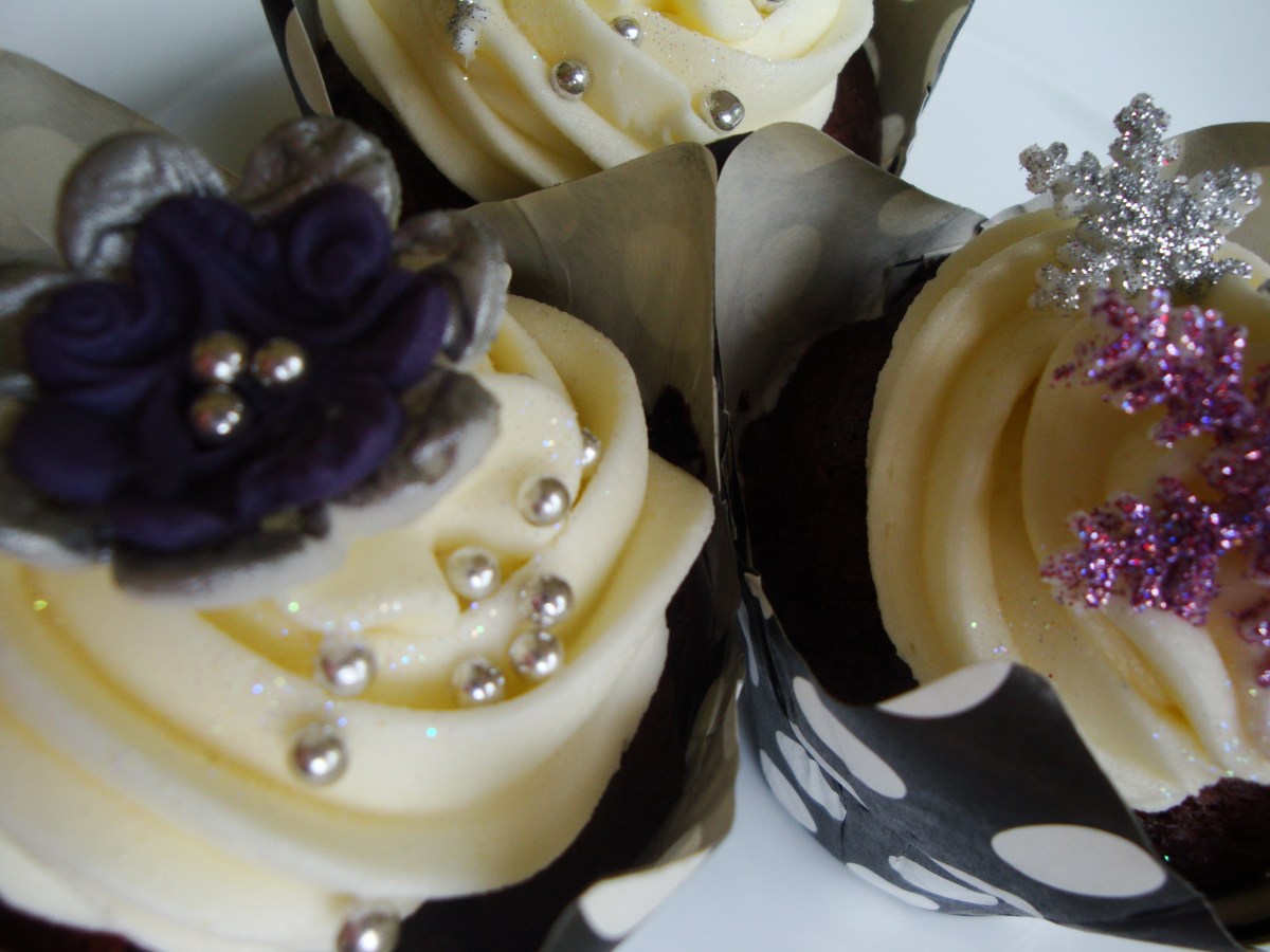 Christmas - Purple & Silver Cupcakes