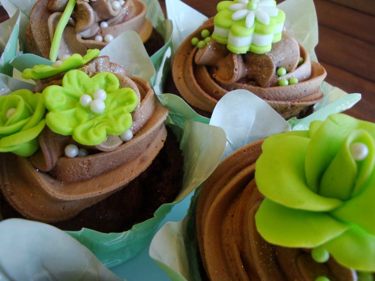 Lime Green & Chocolate Cupcakes