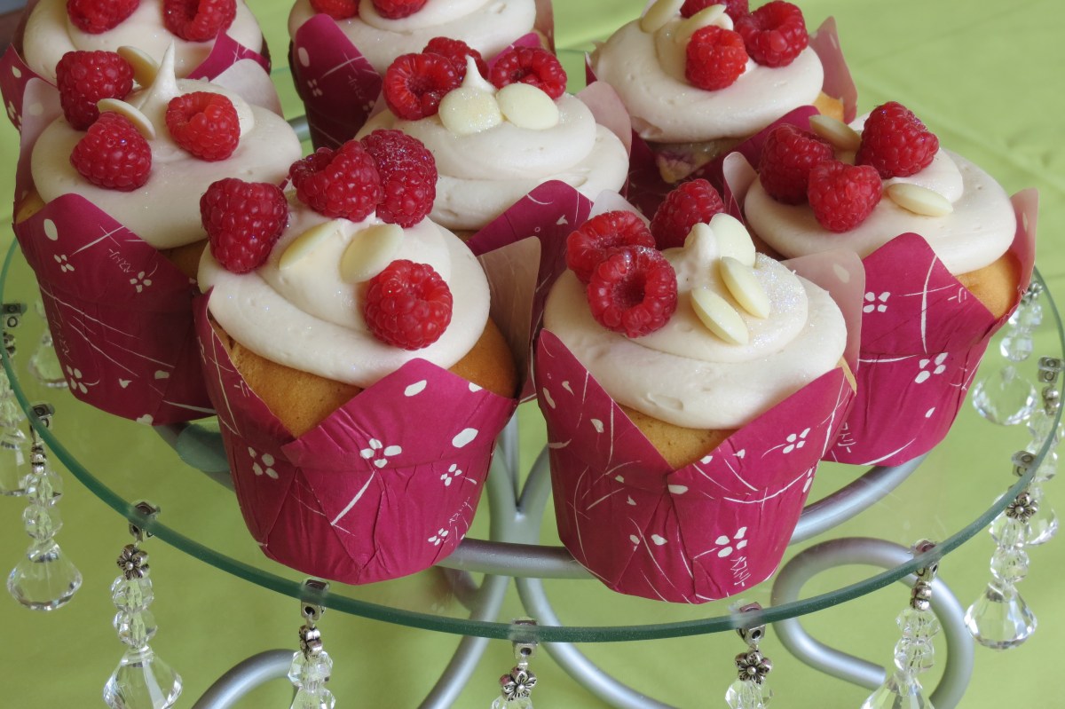 Rasberry & White Chocolate Cupcakes