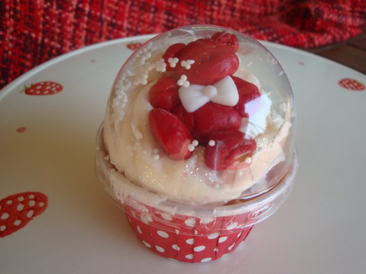 Snowglobe Cupcake - Red Teddy