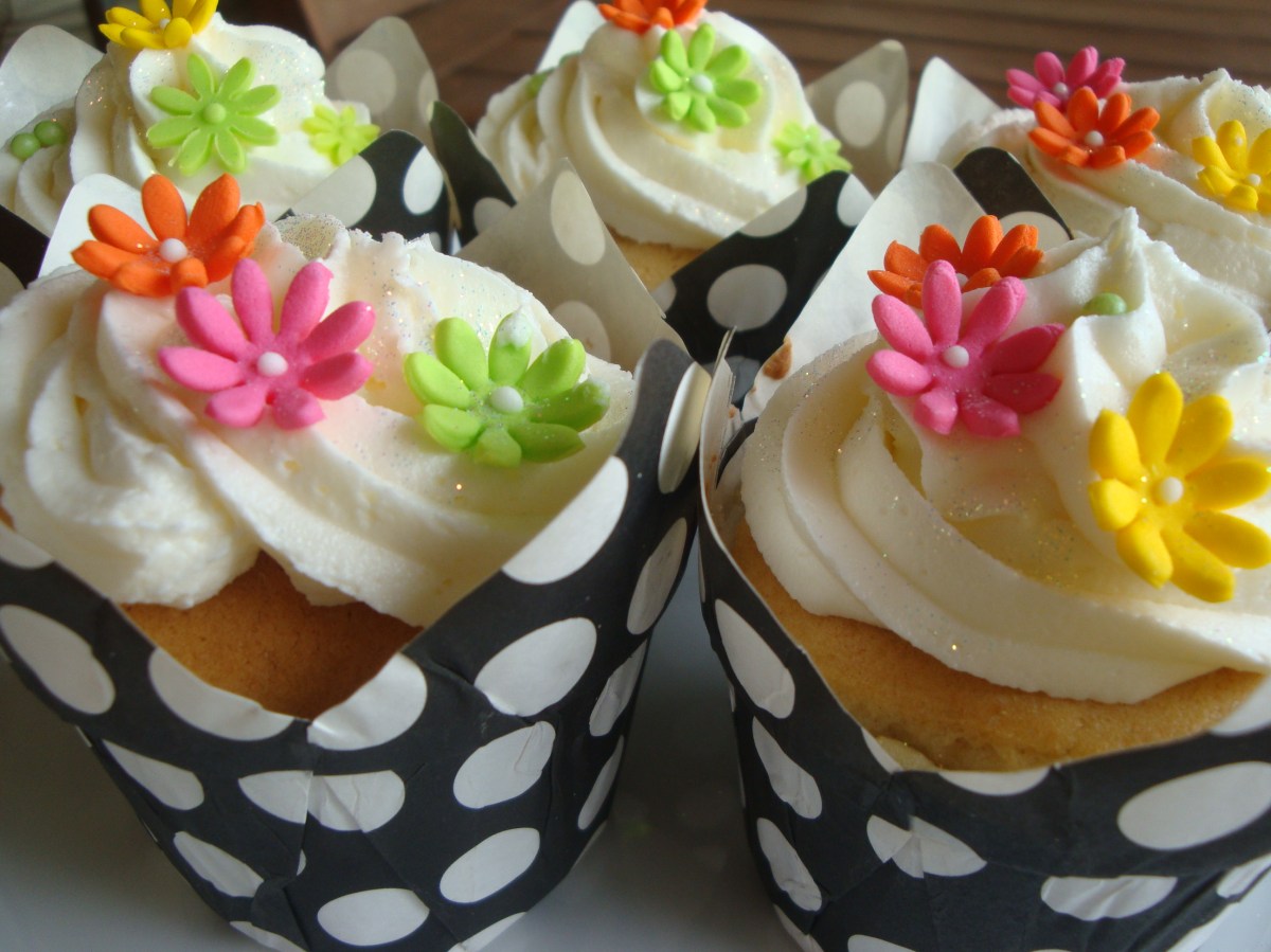 Small Bright Flower Cupcakes