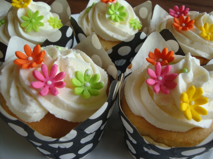 Small Bright Flower Cupcakes