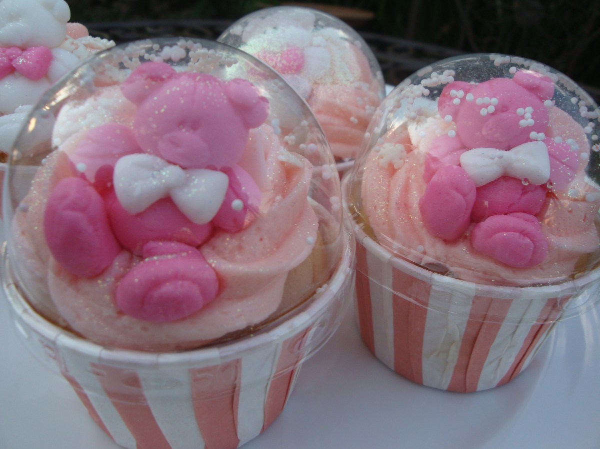 Snowglobe Pink Teddies Cupcakes