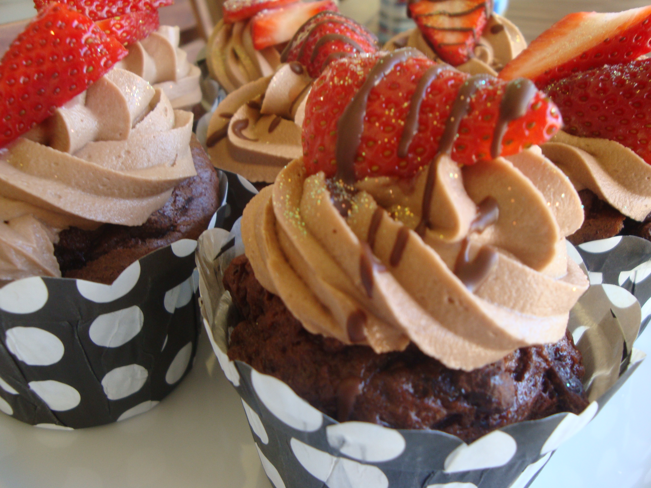Strawberry & Dark Chocolate Cupcakes