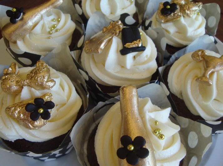 Black & Gold Bachelorette Cupcakes Black & Gold Bachelorette Cupcakes