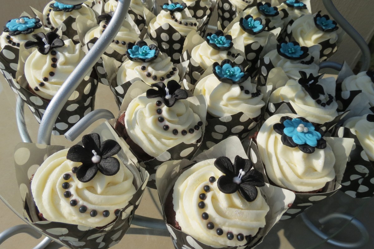 Black & Turquoise Wedding Cupcakes
