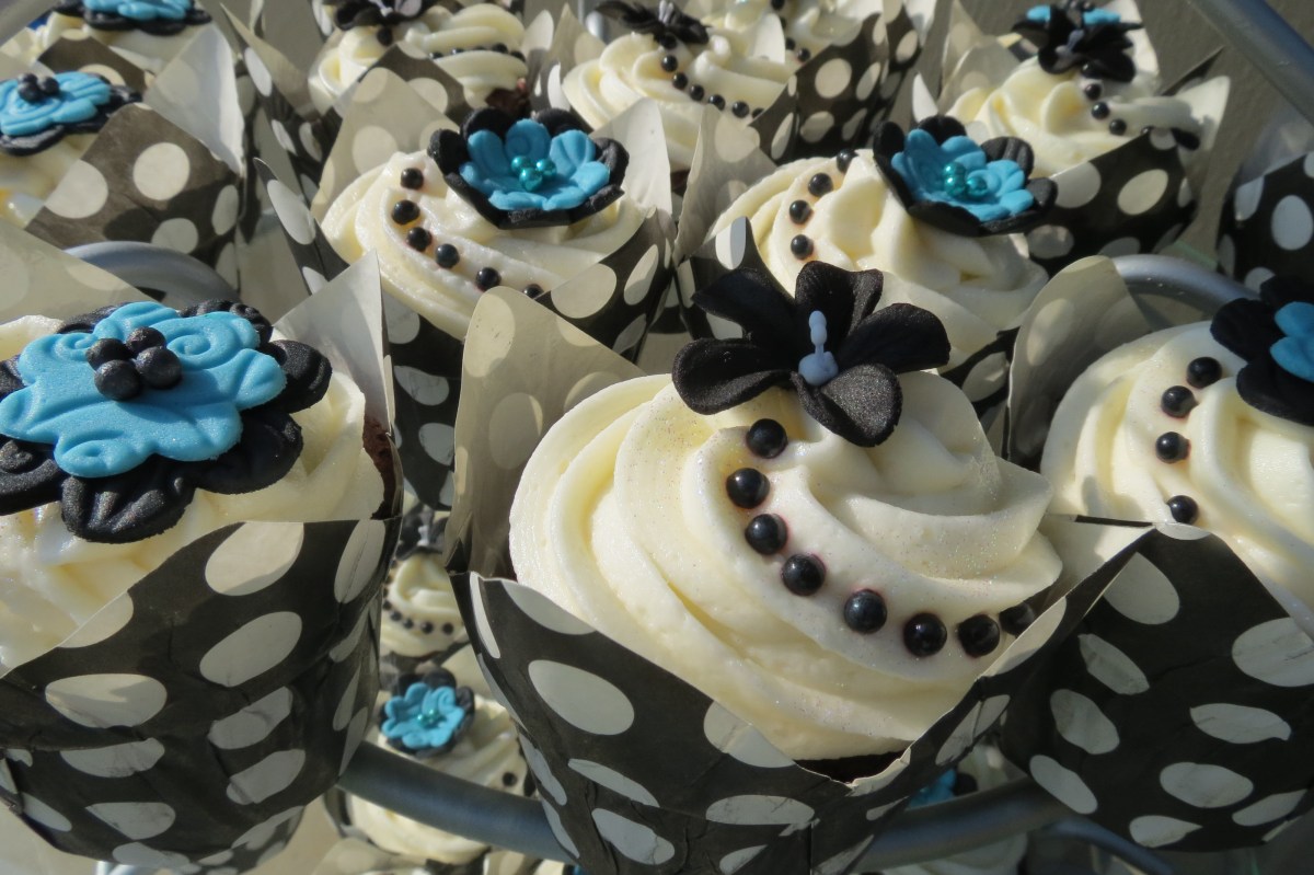 Black & Turquoise Wedding Cupcakes
