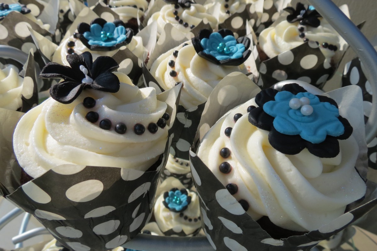 Black & Turquoise Wedding Cupcakes