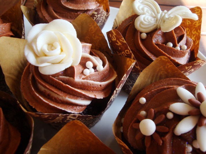 Cream & Chocolate Brown Wedding Cupcakes Cream & Chocolate Brown Wedding Cupcakes