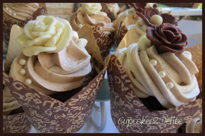 Cream & Brown Flowers Cupcakes