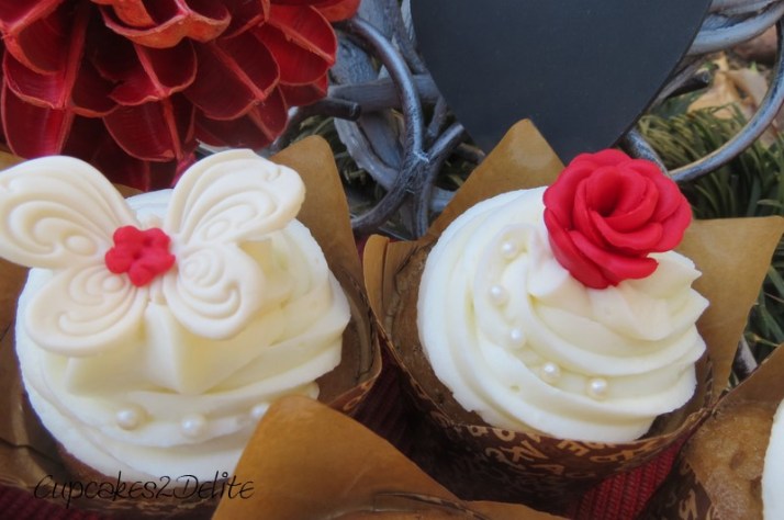 Cream & Red Cupcakes Cream & Red Cupcakes