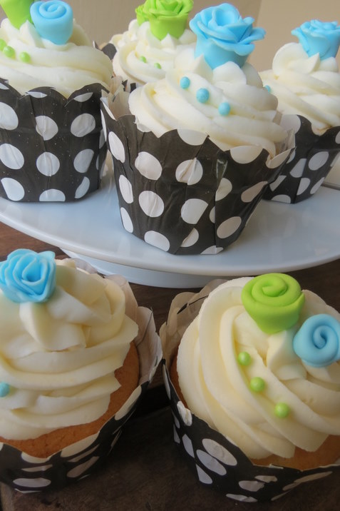 Light Blue & Lime Green Rose Cupcakes Light Blue & Lime Green Rose Cupcakes