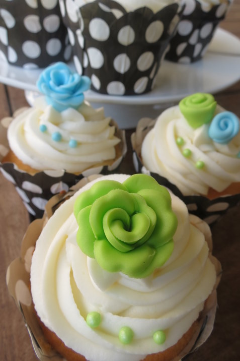 Light Blue & Lime Green Rose Cupcakes Light Blue & Lime Green Rose Cupcakes