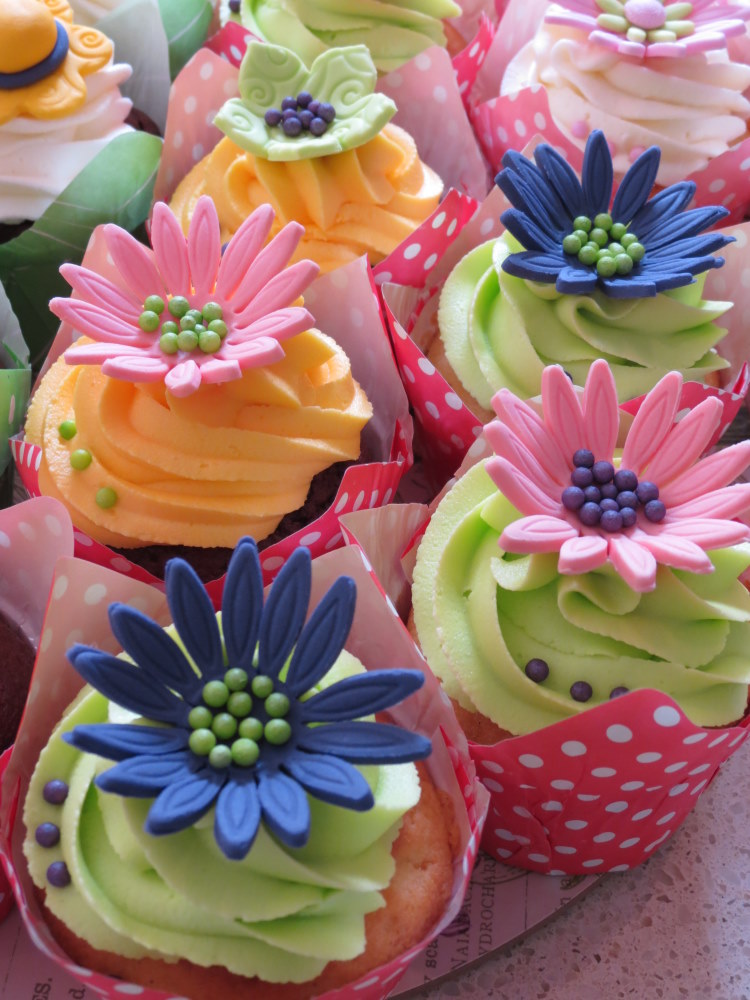 Hat & Flower Cupcakes