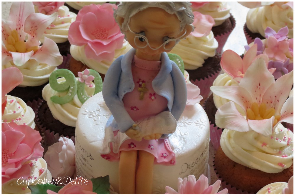 Granny Figurine & Flower Cupcakes