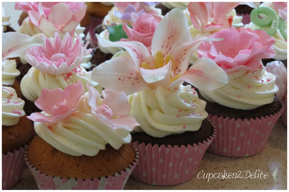 Granny Figurine & Flower Cupcakes